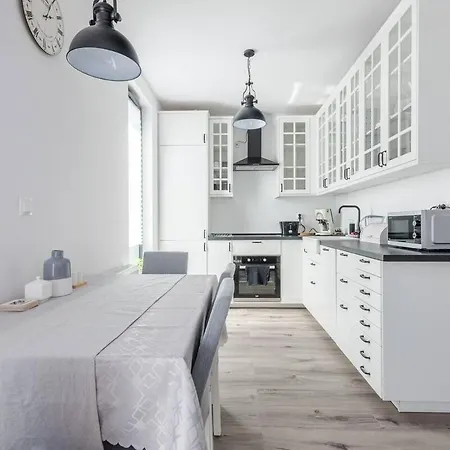 Close-central - Center - Bright And Stylish -k2a Apartment